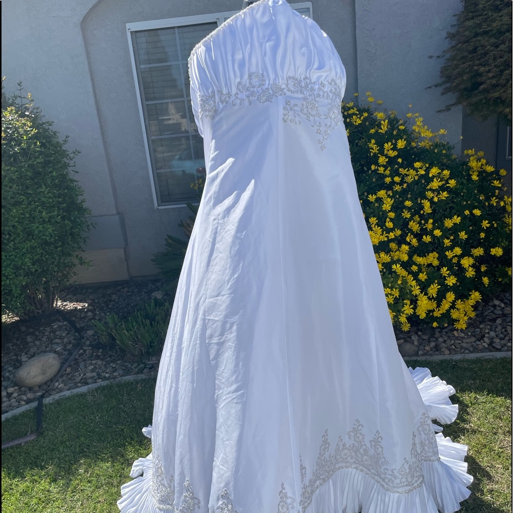 strapless, beading, train, slip, ruffled train, button down detail